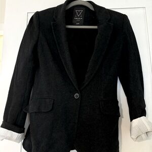 Black Aritzia stretchy blazer size 0
